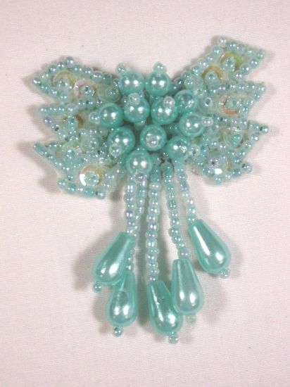 0036  Lt. Green Bow Sequin Beaded Applique 2.5"