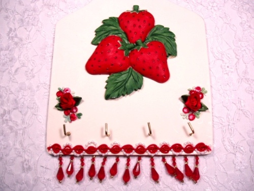 0124D  Red Victorian Strawberry Key Holder Plaque