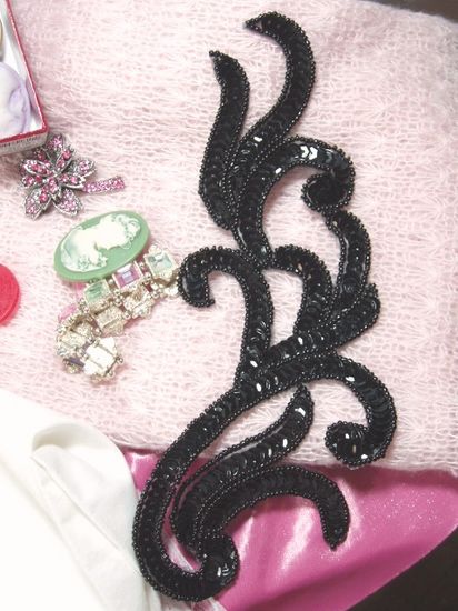 0170 Black Mirror Pair Sequin Beaded Appliques 9"