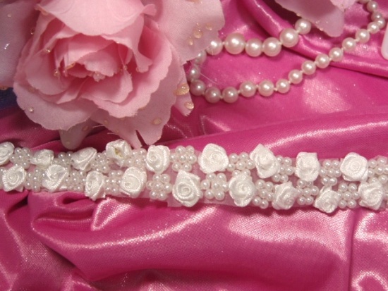 0218  White Pearl Rose Beaded Trim