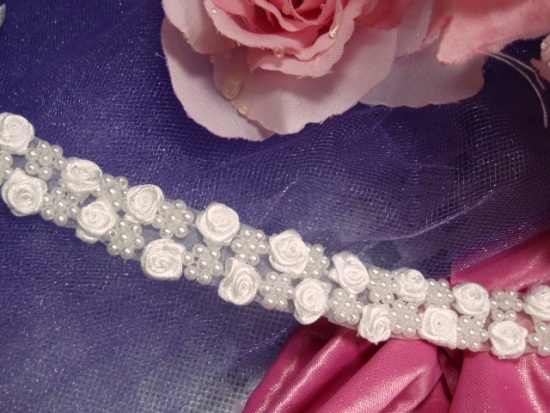 0218  White Pearl Rose Beaded Trim