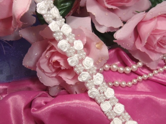 0218  White Pearl Rose Beaded Trim