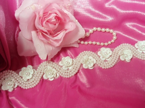 0257  White Pearl Floral Sequin Beaded Trim