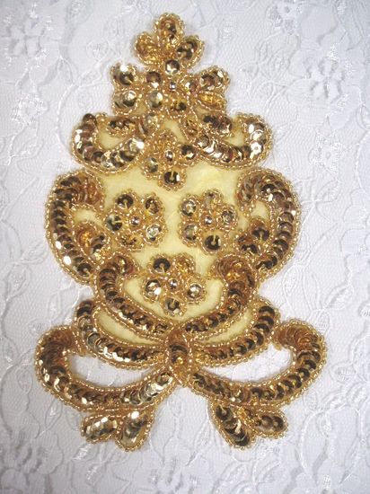 0262  Gold  Beaded Sequin Applique 5.5"