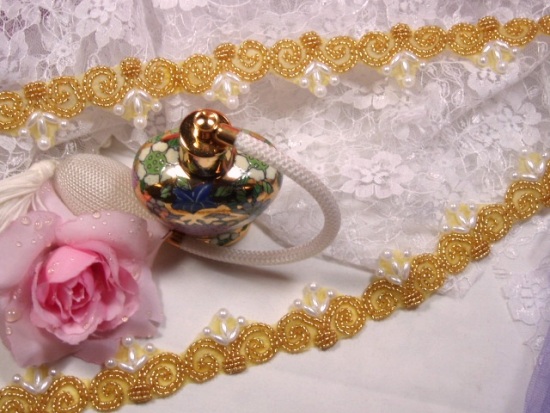 0270   Elegant Gold Pearl Beaded Trim