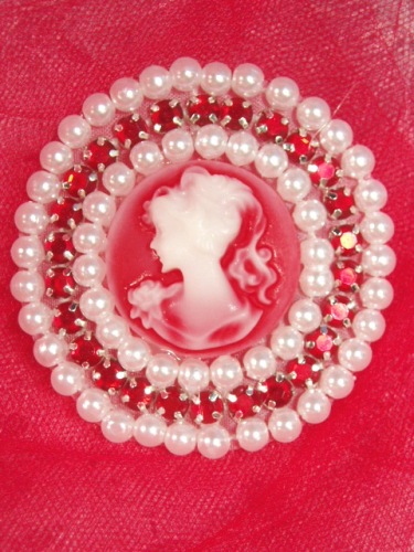 0284  Red & White Rhinestone Victorian Cameo Beaded Applique 2.25"