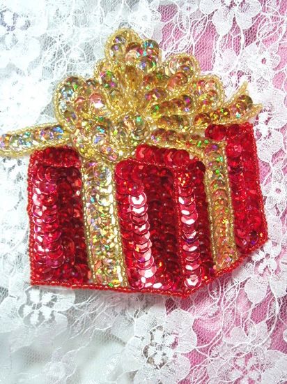 0291  Red Christmas Gift Beaded Sequin Applique 4"