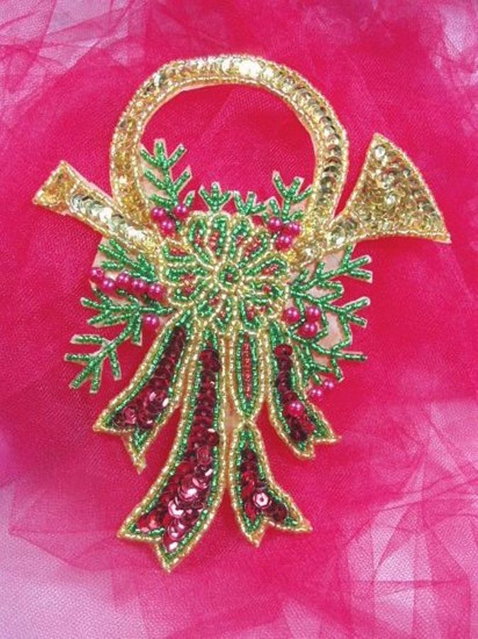 0293  Wreath Horn Beaded Sequin Applique  6"