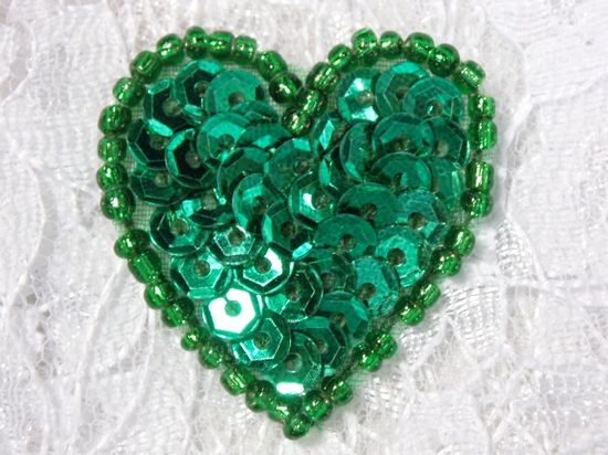 0362  Kelly Green Heart Beaded Sequin Applique 1" +