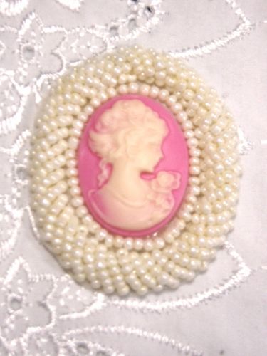 0383  Ivory Pink Victorian Cameo Beaded Applique 2"