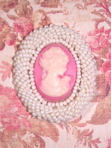 0383  Ivory Pink Victorian Cameo Beaded Applique 2"