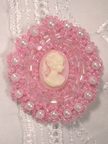 0384 Pink Beige Victorian Cameo Beaded Applique 1.75"
