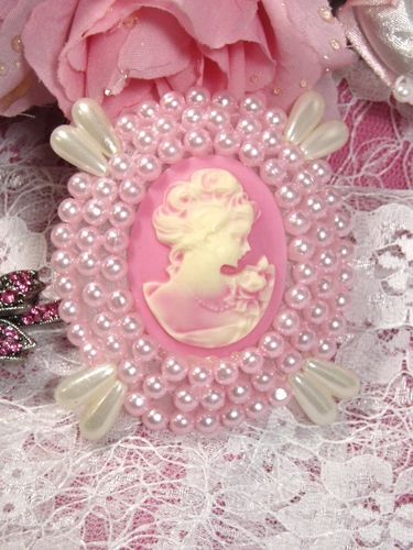 0387 Pink Victorian Cameo Beaded Applique 2.75"