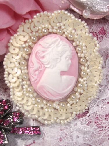 0389  Ivory  Pink Victorian Cameo Sequin Beaded Applique 2.5"