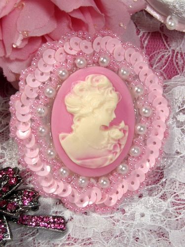 0389  Pink Victorian Cameo Sequin Beaded Applique 2.5"