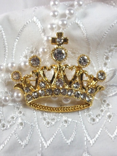 0392  Gold Rhinestone Crown Brooch Pin 2"