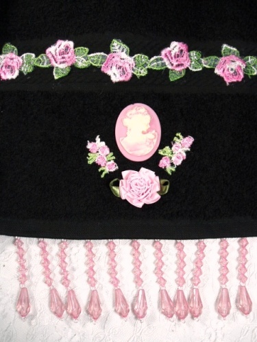 0500A   3 Piece Black Pink Victorian Cameo Towel Set