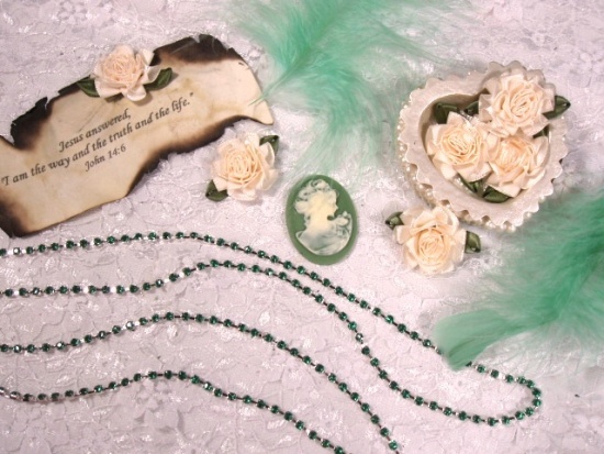 E2534  Green Elegant Rhinestone Chain Sewing Trim 1/8"