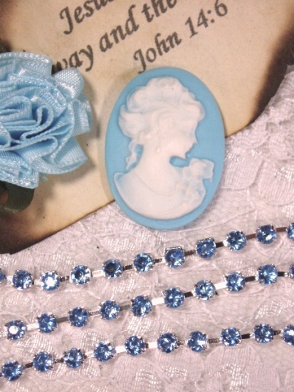 E2534  Light Blue Elegant Rhinestone Chain Sewing Trim 1/8"