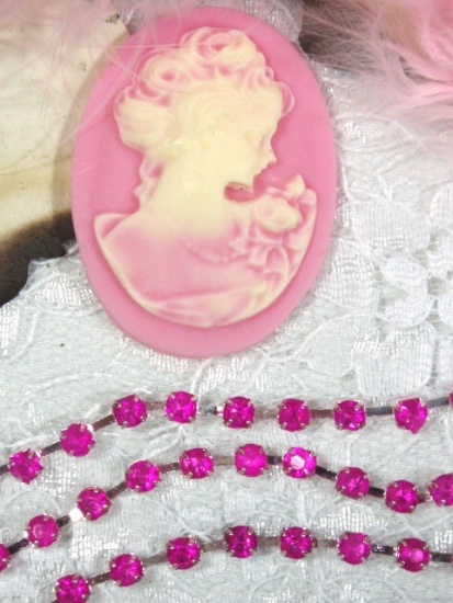 E2534  Hot Pink Elegant Rhinestone Chain Sewing Trim 1/8"