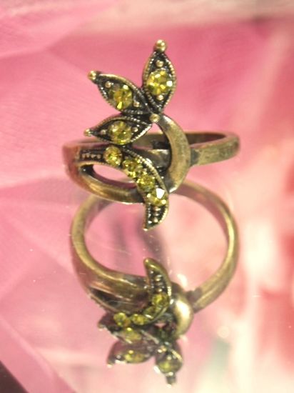 635  Olive Antique Gold Vintage Rhinestone Ring sz. 8