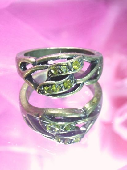 644  Green Rhinestone Antique Gold Vintage Ring sz. 7.75