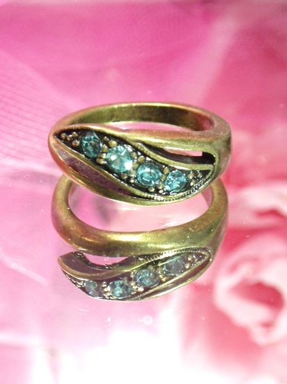 652  Lt. Blue Green Antique Gold Vintage Rhinestone Ring sz. 9.25