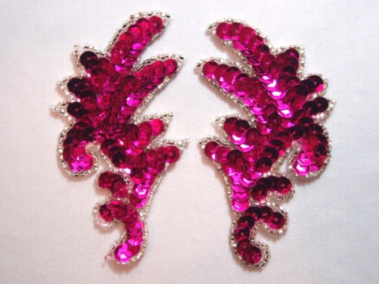 K8256   Fuchsia Mini Claw Pair Sequin Beaded Appliques 3.5"