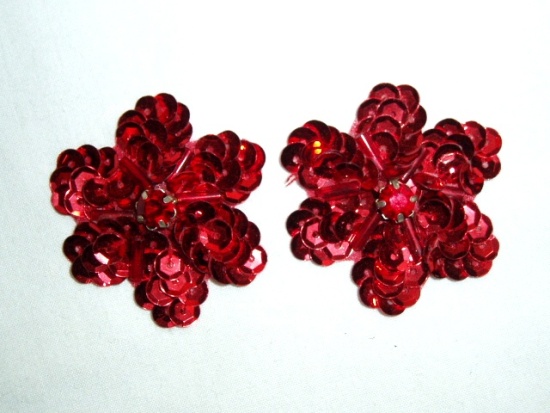 K8276 Set of 2 Red Jewel Floral Pair Sequin Applique 1.5"