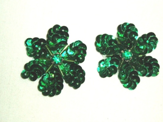 K8276  Set of 2 Green Jewel Floral Pair Sequin Applique 1.5"