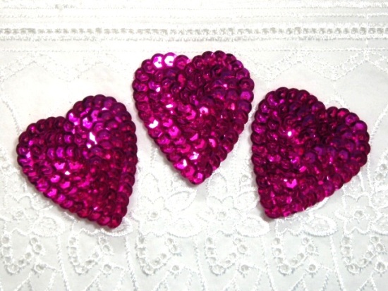 K8395A  Set of 3 Fuchsia Heart  Sequin Appliques 2"