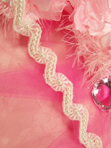 T8880  White Pearl Zigzag Beaded Sewing Trim 1"