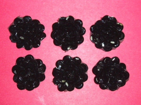 AT8900-bk Set of 6 Black Flower Sequin Appliques 1"