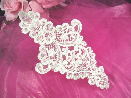 F31  Ivory Venise Lace Applique 10.5"