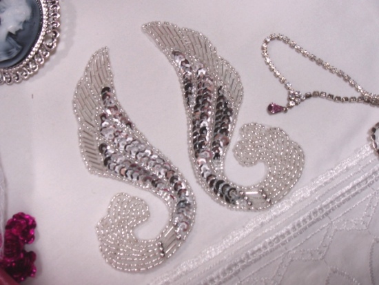 0123 Silver Swirl Mirror Pair Sequin Beaded Appliques