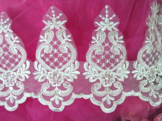 C511279 LG White Lace Pearl Victorian Sewing Trim 6.5"