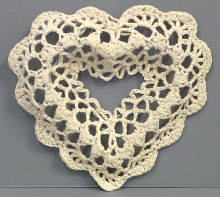 D5004  Ivory Crochet Ornament Heart
