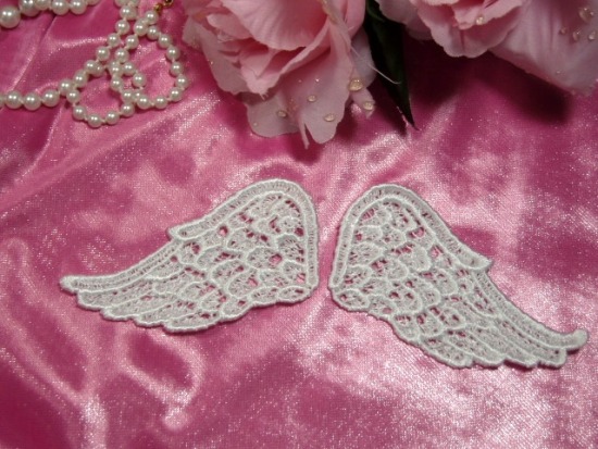 0125  White Venice Lace Wing Mirror Pair Appliques 2.75"
