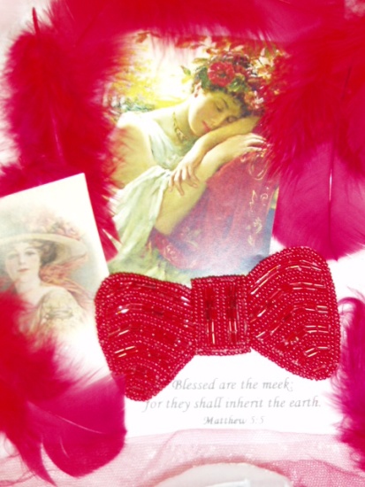 K8137  Red Bow Beaded Applique 3.75"