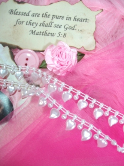 E2573  White Faux Pearl Heart Craft Trim 1/2"