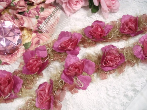 E5665 Pink Rose & Beige Rose Floral Stretchy Sewing Trim