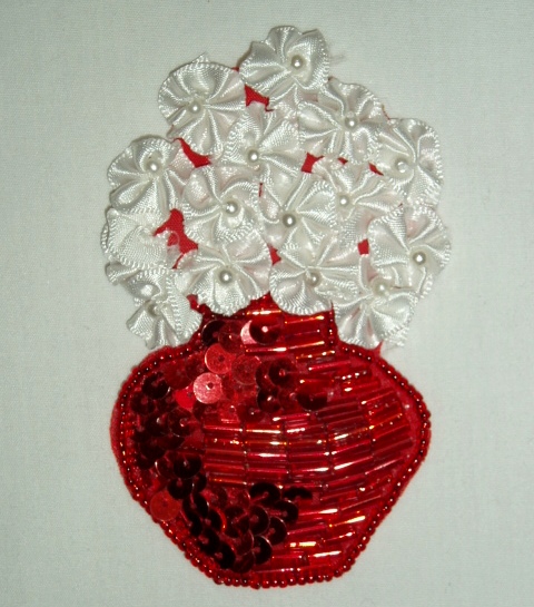 K50  Red Flower Pot Vase Sequin Beaded Applique 3.75"