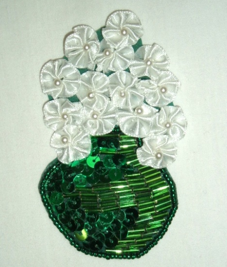 K50  Green Flower Pot Vase Sequin Beaded Applique 3.75"