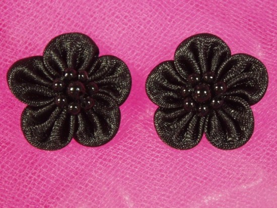 L14 Set of 2 Black Flower Applique