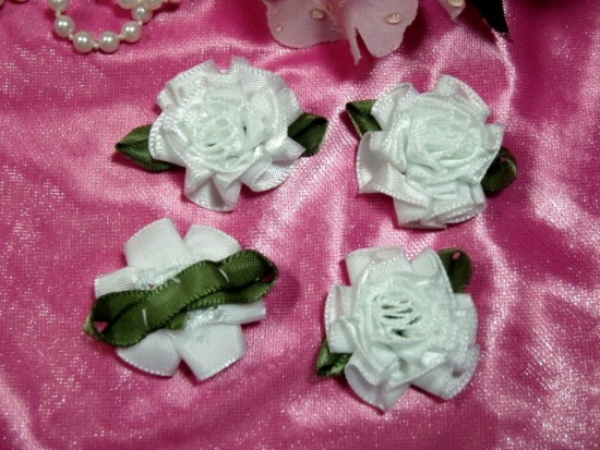 L22  Lot of 4 White Floral Rose Flower Appliques 1.5"