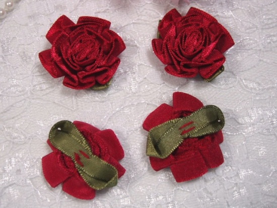 L22  Lot of 4 Red Floral Rose Flower Appliques 1.5"
