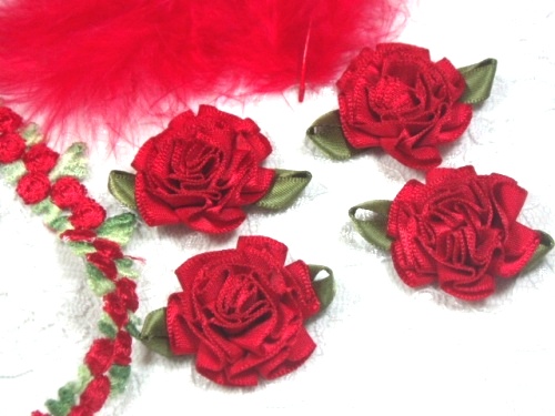 L22  Lot of 4 True Red & green Floral Rose Flower Appliques 1.5"