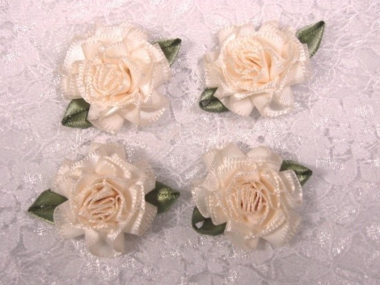 L22  Lot of 4 Ivory Floral Rose Flower Appliques 1.5"