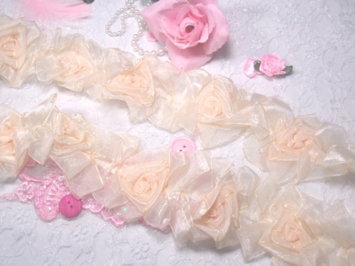 L28  Ivory Organza Floral Sewing Trim 2.5"
