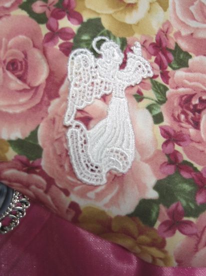 L7G  Ivory Angel Venice Victorian Lace Applique